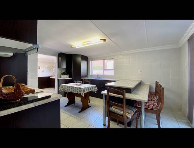 4 BEDROOM HOUSE FOR SALE IN PORT OWEN